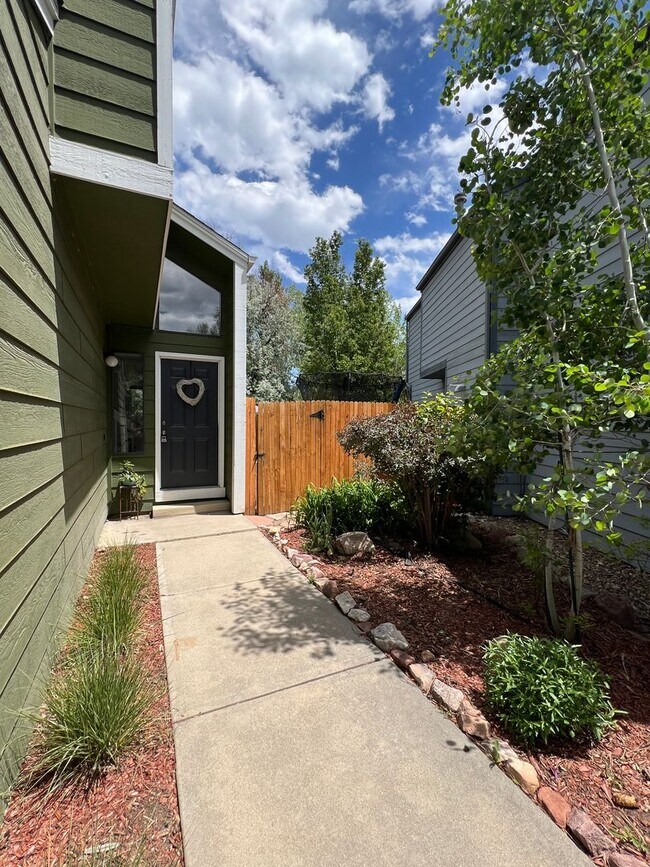 Building Photo - Beautiful 3 Bed/3 Bath in North Boulder Available 7/6