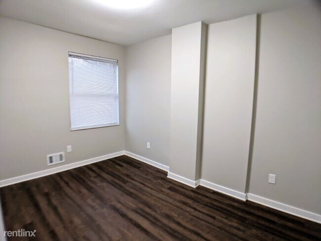 Building Photo - 2 br, 1 bath Townhome - 5329 Brown Way