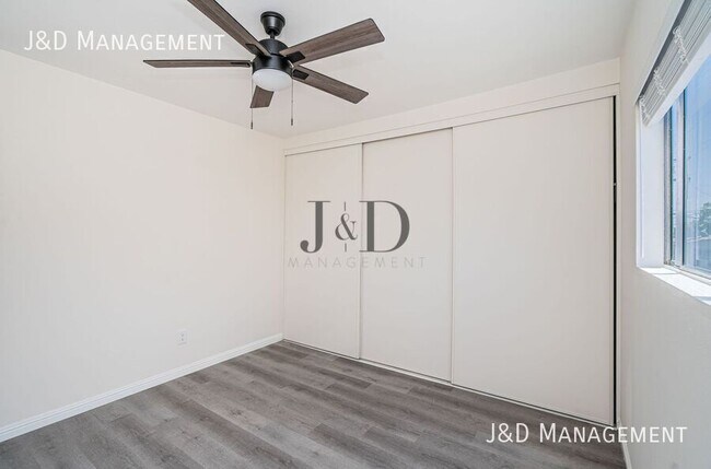 Building Photo - 4620 Hawley Blvd