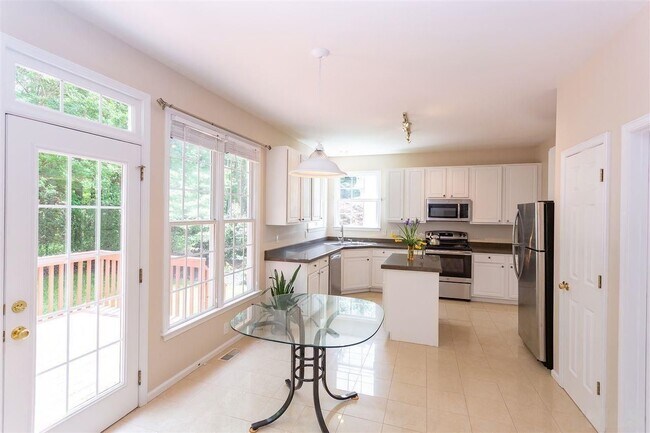 Building Photo - 105 Dairy Ct