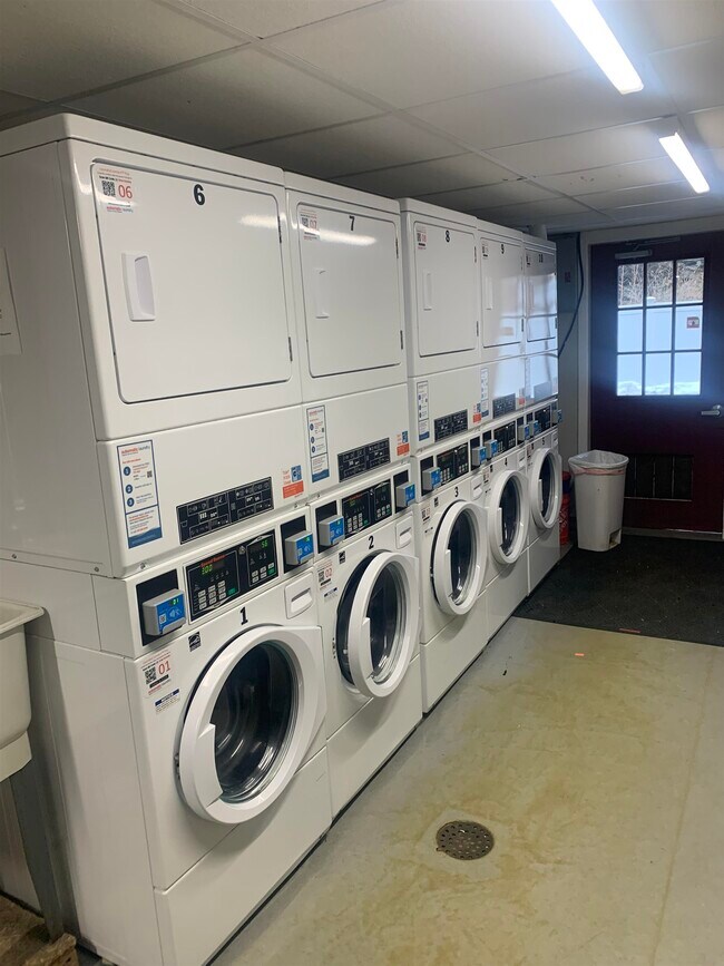 Building Photo - 210 Brook Village Rd