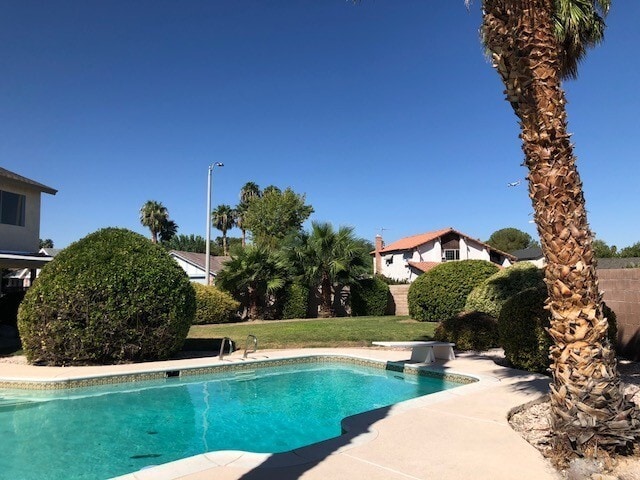 Building Photo - Absolutely gorgeous 4 Bed 3 Bath in Green ...