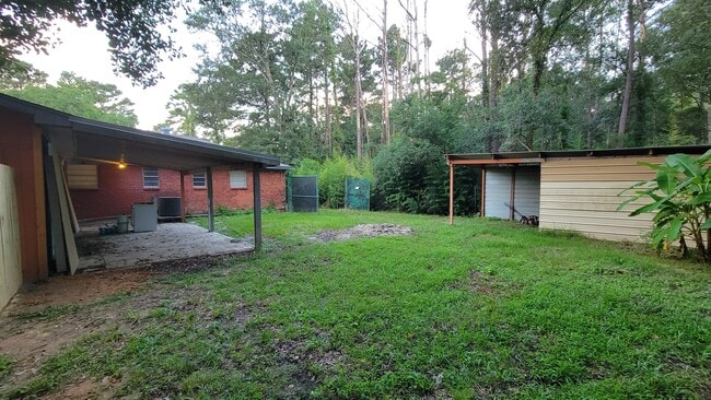 Building Photo - 2100 Hill Top Ct