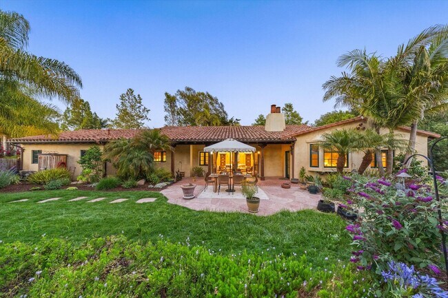 Building Photo - 4865 Vieja Dr