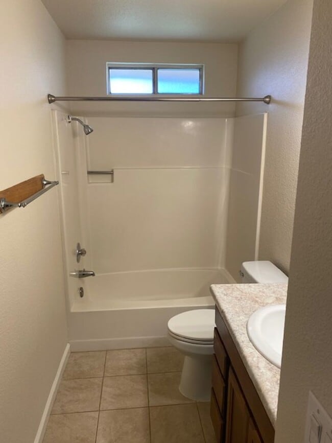 Building Photo - Nice Home in Quail Ridge!