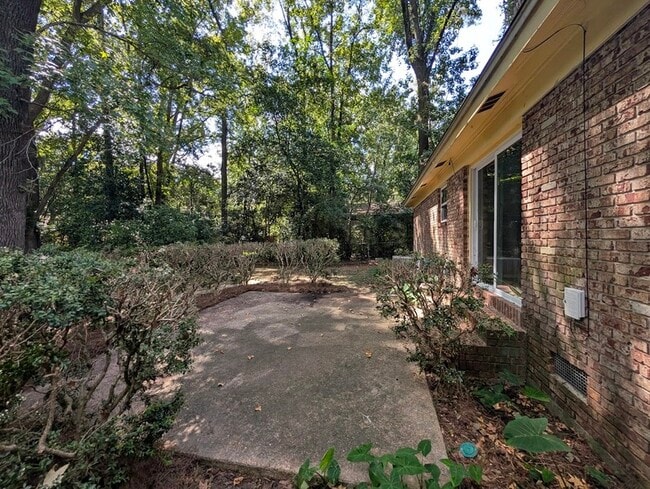 Building Photo - 1820 Medart Dr