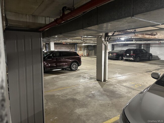 Building Photo - 200 Hilton Ave