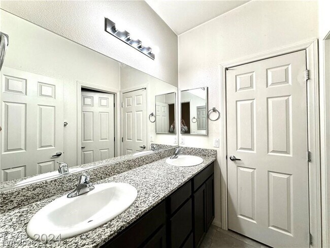 Building Photo - 5708 Akula Bay St