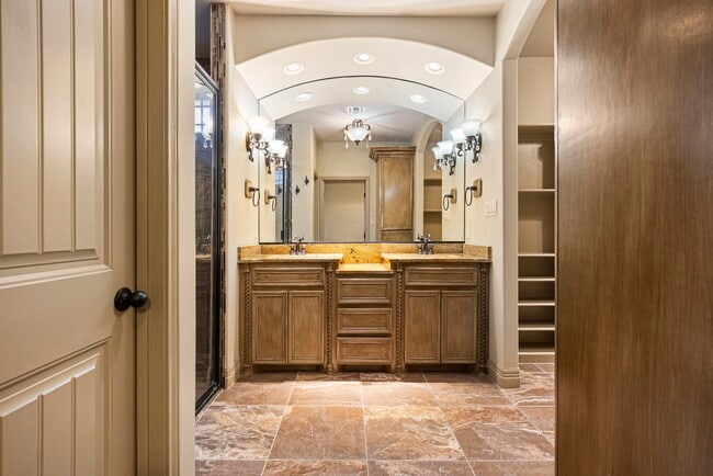 Building Photo - 3805 Kangaroo Ct