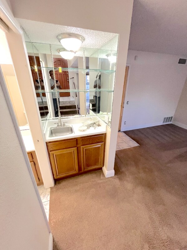 Building Photo - 111 E Rosewood Ct