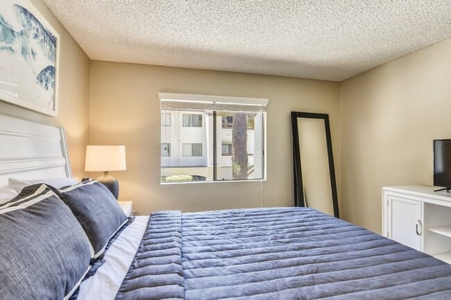 Building Photo - 5800 Woodway Dr