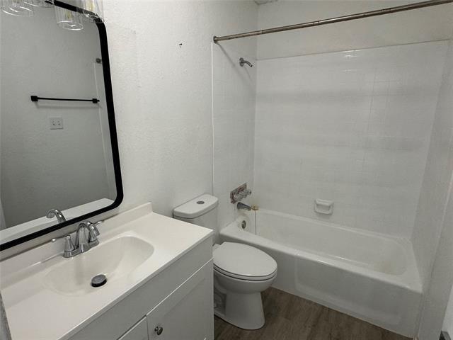 Building Photo - 2342 Westwood Dr