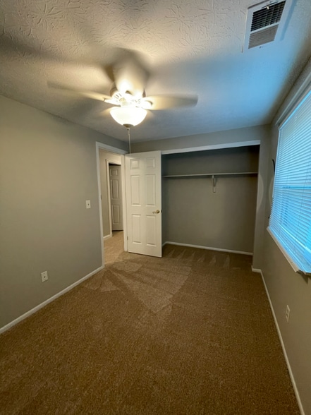 Building Photo - 3211 Creston Ct