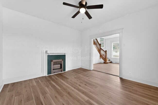 Building Photo - 1527 Farland Ave