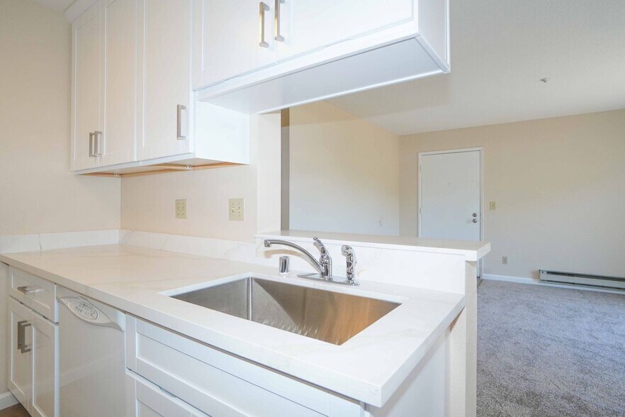 Building Photo - 3670 Silver Oaks Way