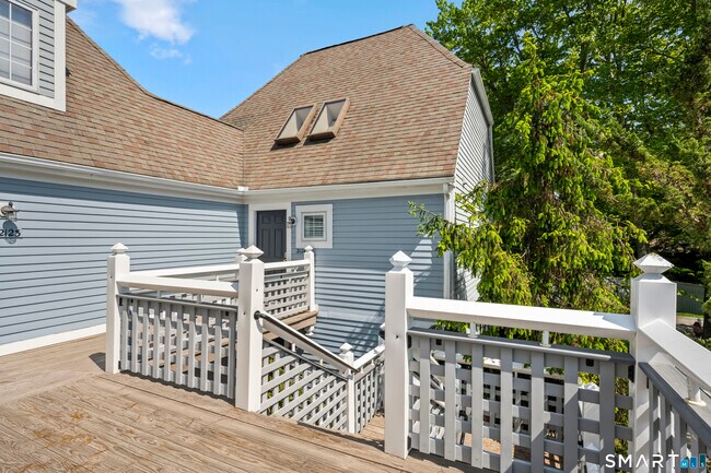 Building Photo - 2124 Old Pond Ln