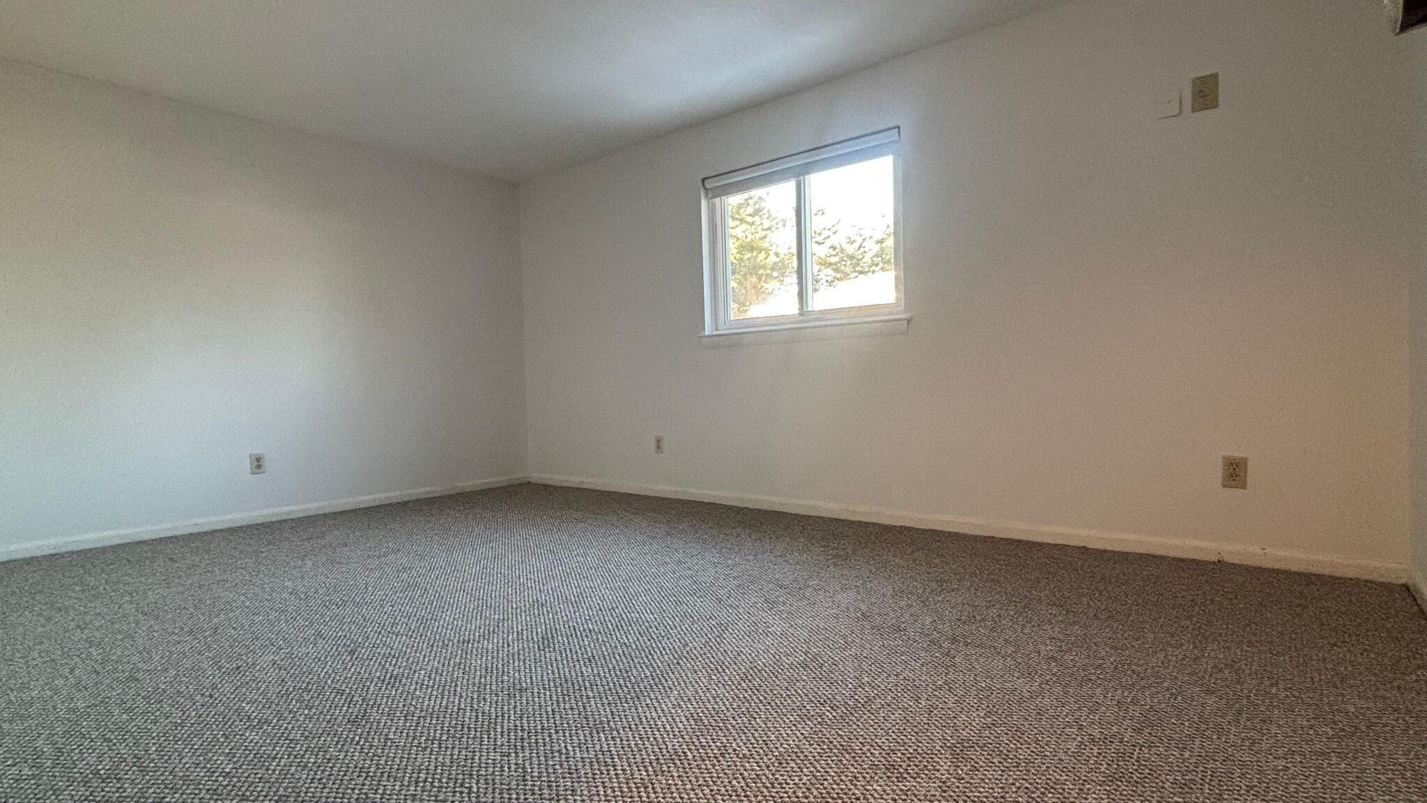 Building Photo - 586 Boston Post Rd E