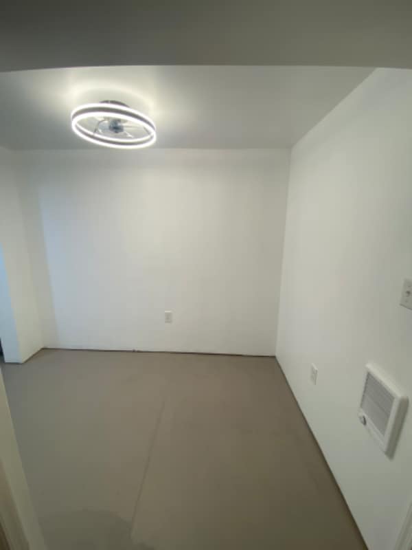 Building Photo - 642 Brill St