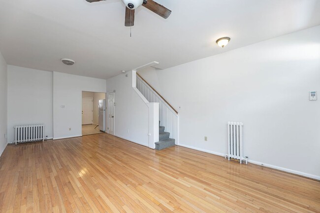 Building Photo - Cozy 3 Bed near metro!  Apply today for sa...