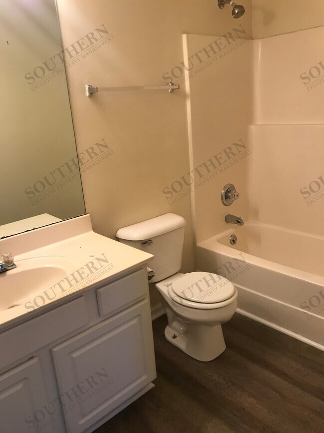 Building Photo - 3930 Banyan Ct