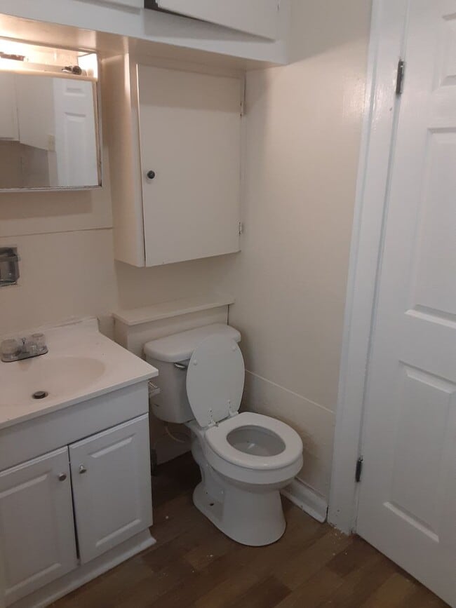 Building Photo - 2Bedroom Home