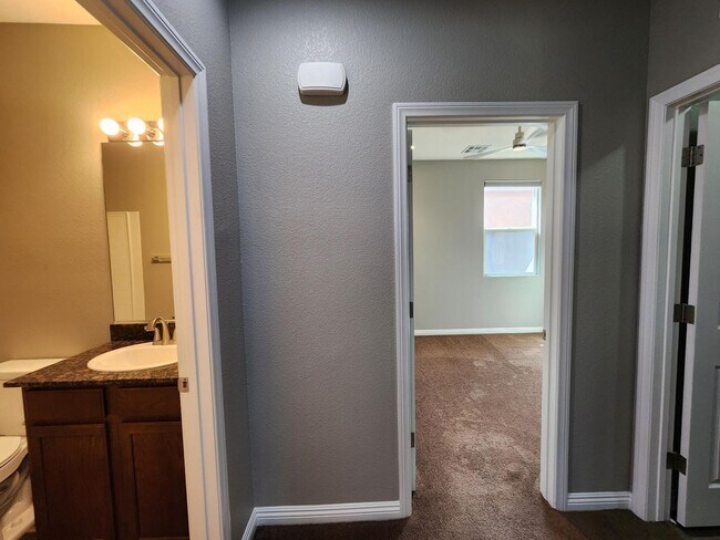 Building Photo - Beautiful Single Story 3 Bedroom close to Cadence