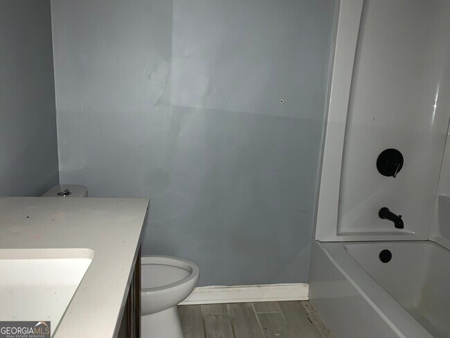 Building Photo - 95 Willowick Dr