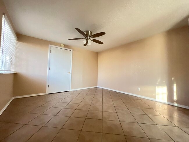 Building Photo - 2713 Fir St