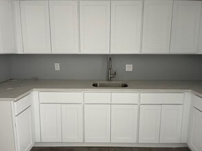 Building Photo - 20-30 Peck St