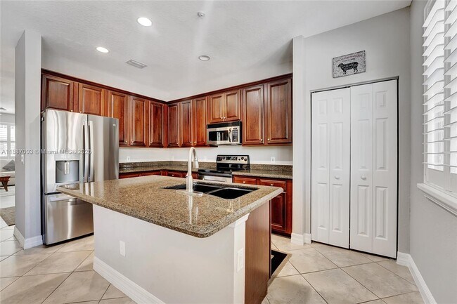 Building Photo - 290 NE 5th Ave