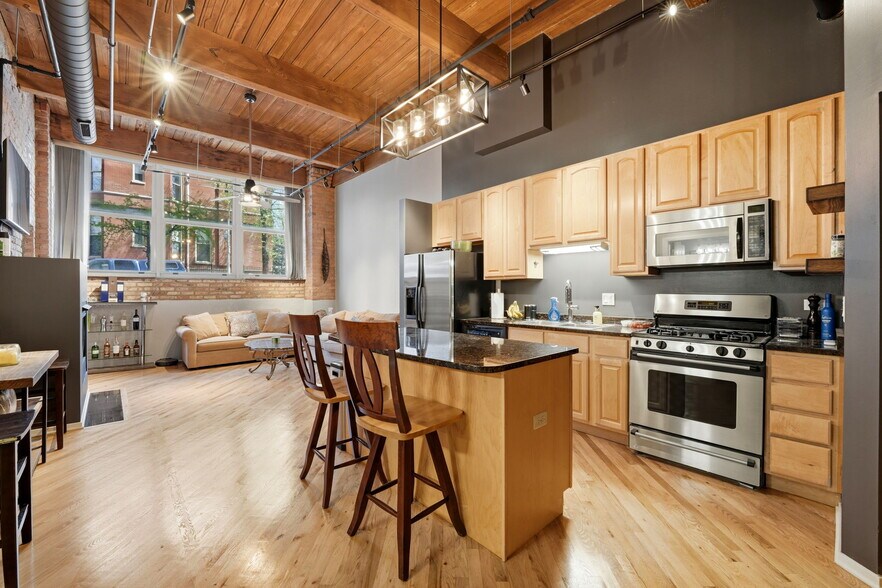 Building Photo - 1500 W Monroe St