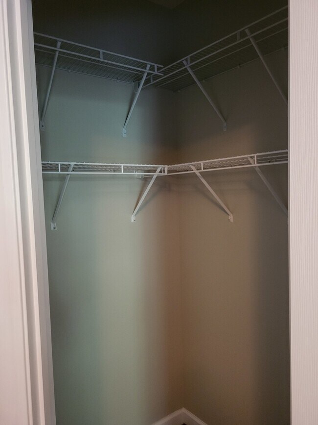 Building Photo - 407 S Elgin Ct