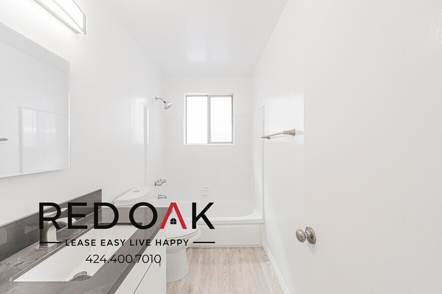 Building Photo - 12737 Moorpark St