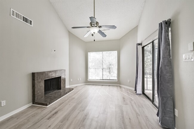 Building Photo - 10122 Waterstone Dr
