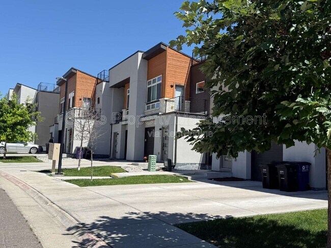 Building Photo - 2820 W 53rd Ave
