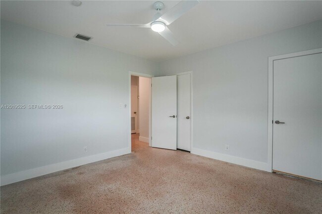 Building Photo - 475 S Shore Dr
