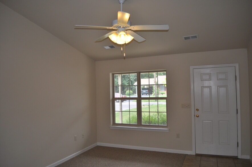 Building Photo - 13930 Maugansville Rd