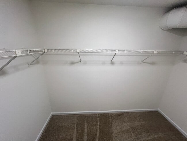 Building Photo - 2319 Oak Leigh Dr