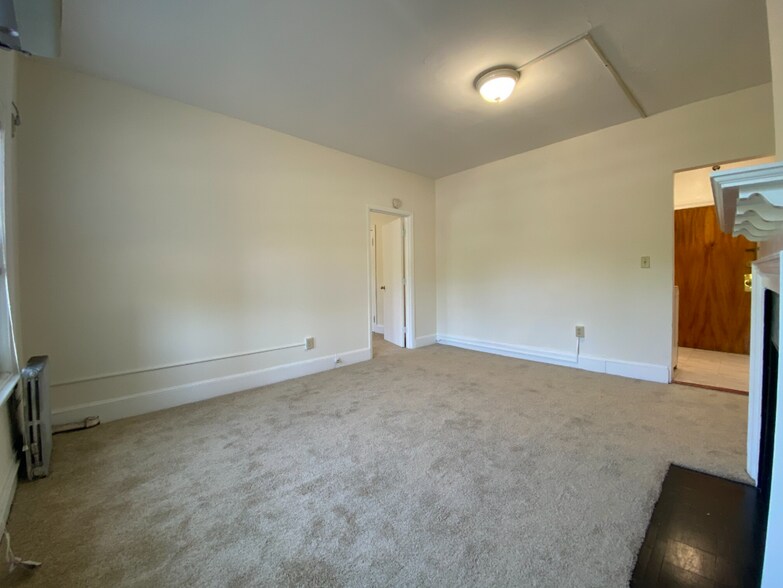 Building Photo - 1243 Beacon St