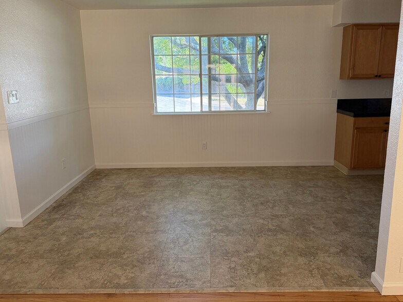 Building Photo - 8762 Kurts Ct