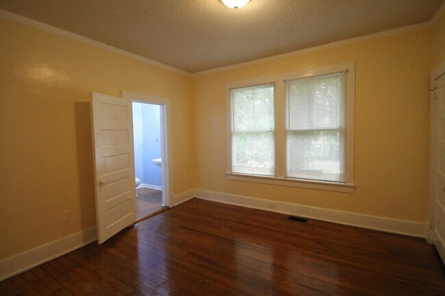 Building Photo - 338 Ebenezer Ave