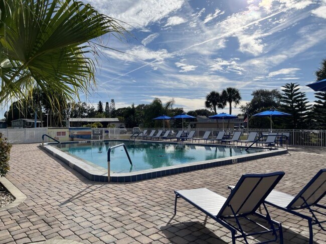 Building Photo - 349 Talbot St