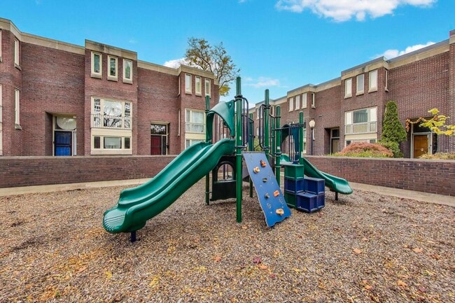 Building Photo - 2803 S Michigan Ave