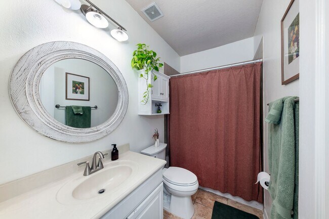 Building Photo - Baldwin Park Beauty! 3 bed/2.5 bath Pool H...