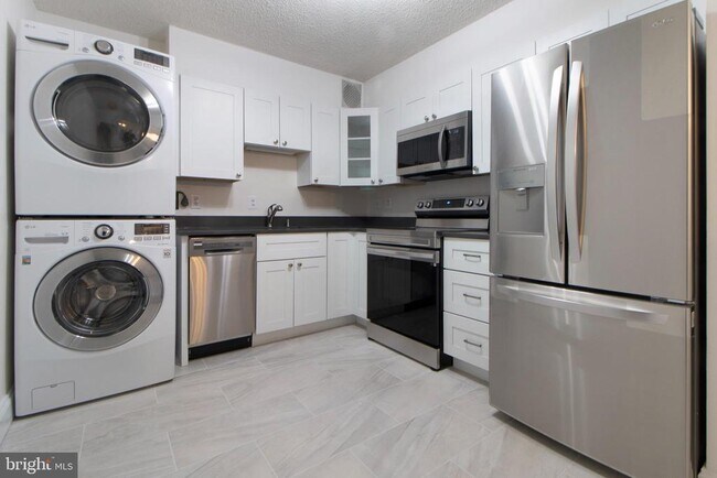 Building Photo - 7420 Westlake Terrace