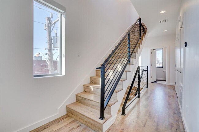 Building Photo - 841 NW 6th St