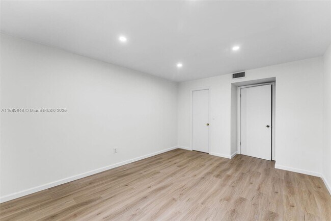 Building Photo - 8307 SW 142nd Ave