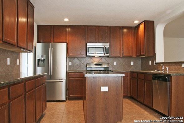 Building Photo - 547 Red Quill Nest