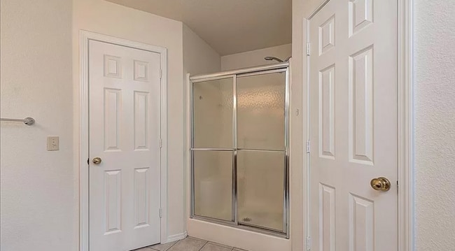 Building Photo - 400 Sun Meadow Dr