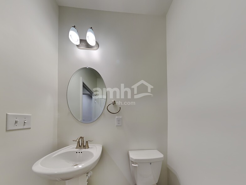 Building Photo - 5065 Hudson Vly Dr